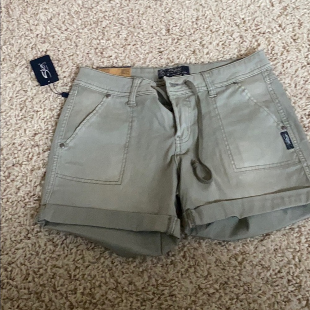 Silver jeans Suki shorts new, soft